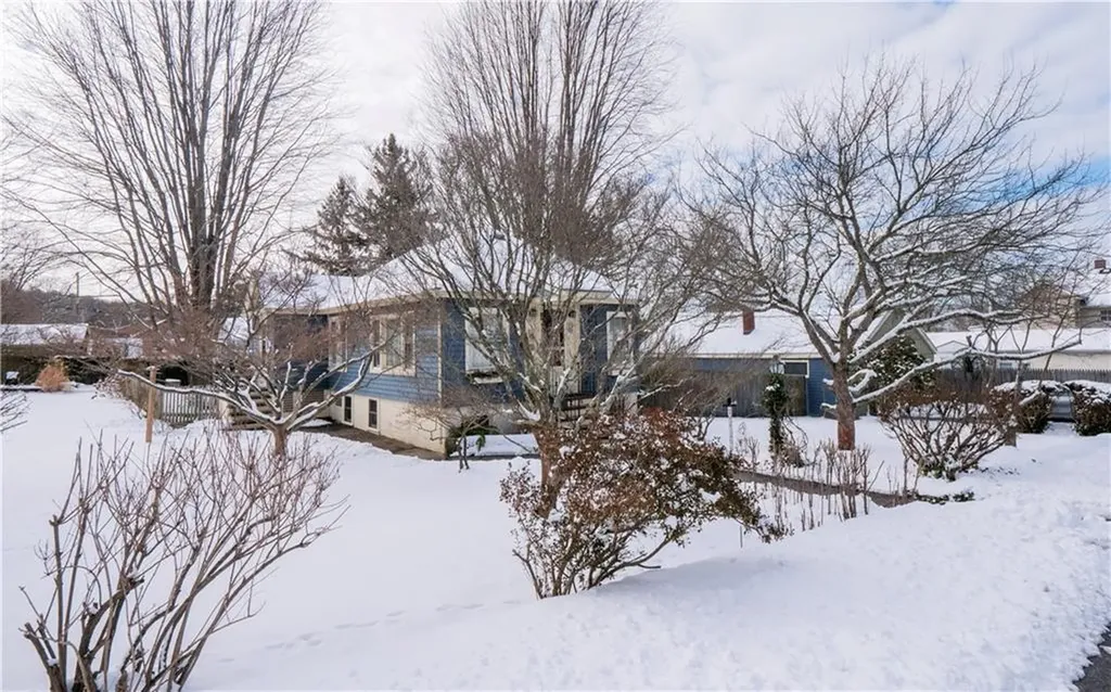 59 Hilton Street Tiverton RI 02878