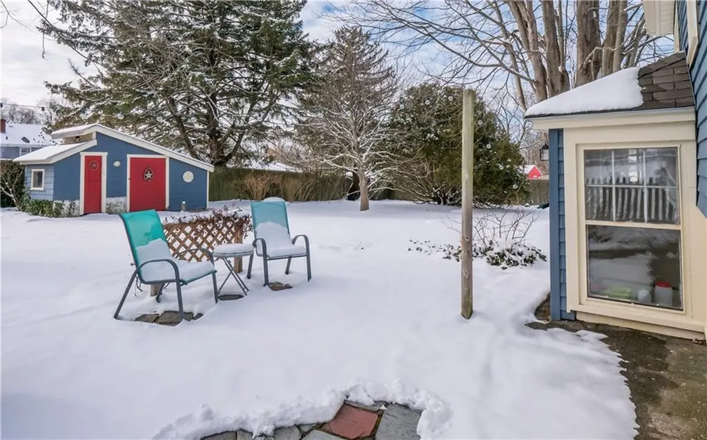 59 Hilton Street Tiverton RI 02878