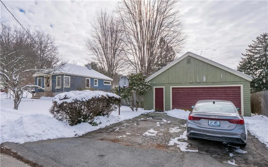 59 Hilton Street Tiverton RI 02878