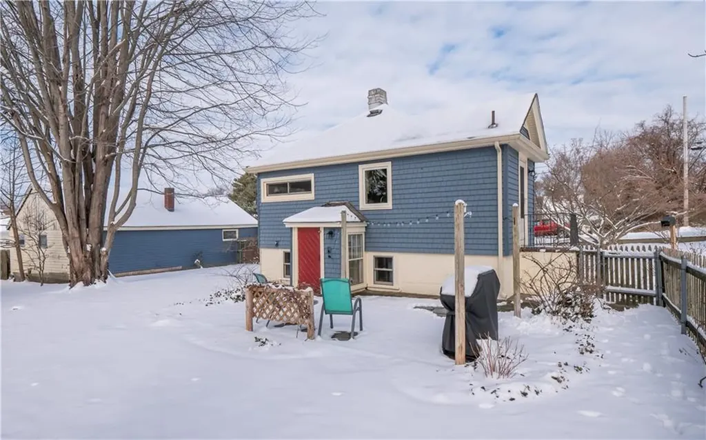 59 Hilton Street Tiverton RI 02878