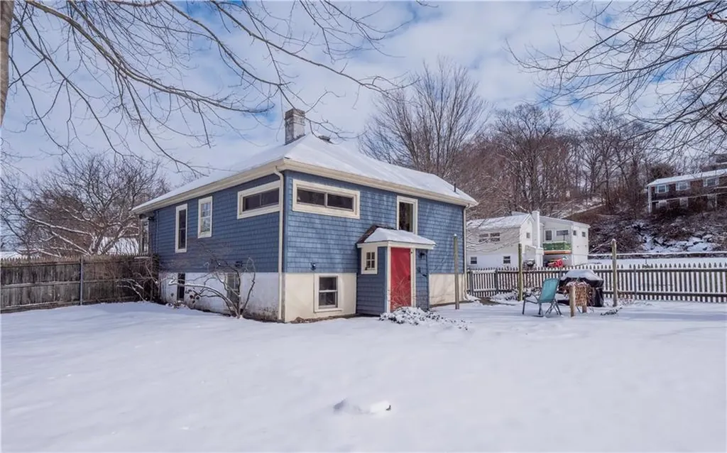 59 Hilton Street Tiverton RI 02878