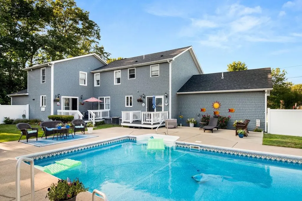15 Country Meadow Drive Cranston RI 02921