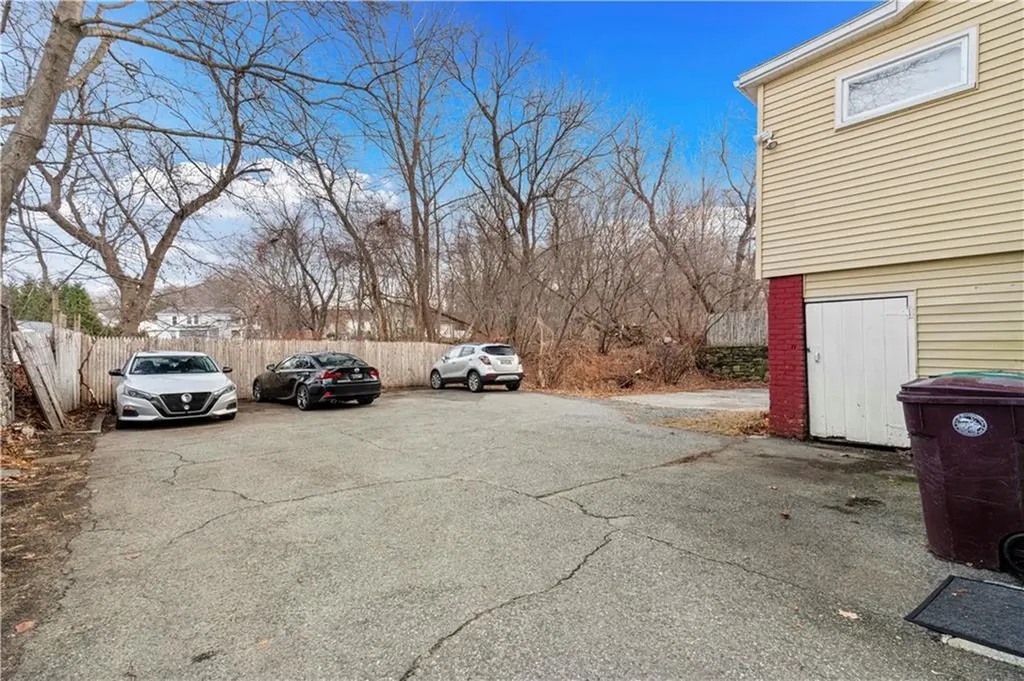 606 604 Providence Street Woonsocket RI 02895