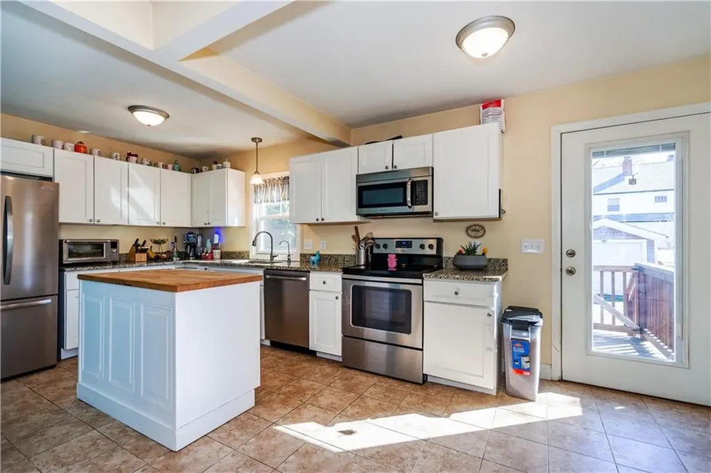 88 Spruce Street Warwick RI 02886
