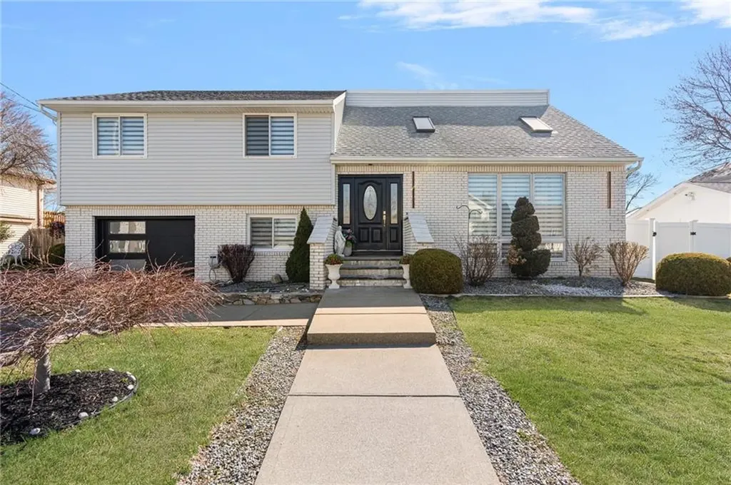 13 Springdale Avenue North Providence RI 02904