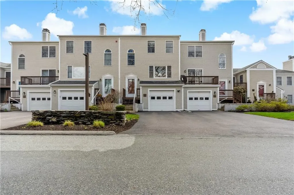 413 North Lane Bristol RI 02809