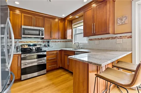 413 North Lane Bristol RI 02809