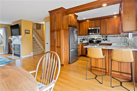 413 North Lane Bristol RI 02809