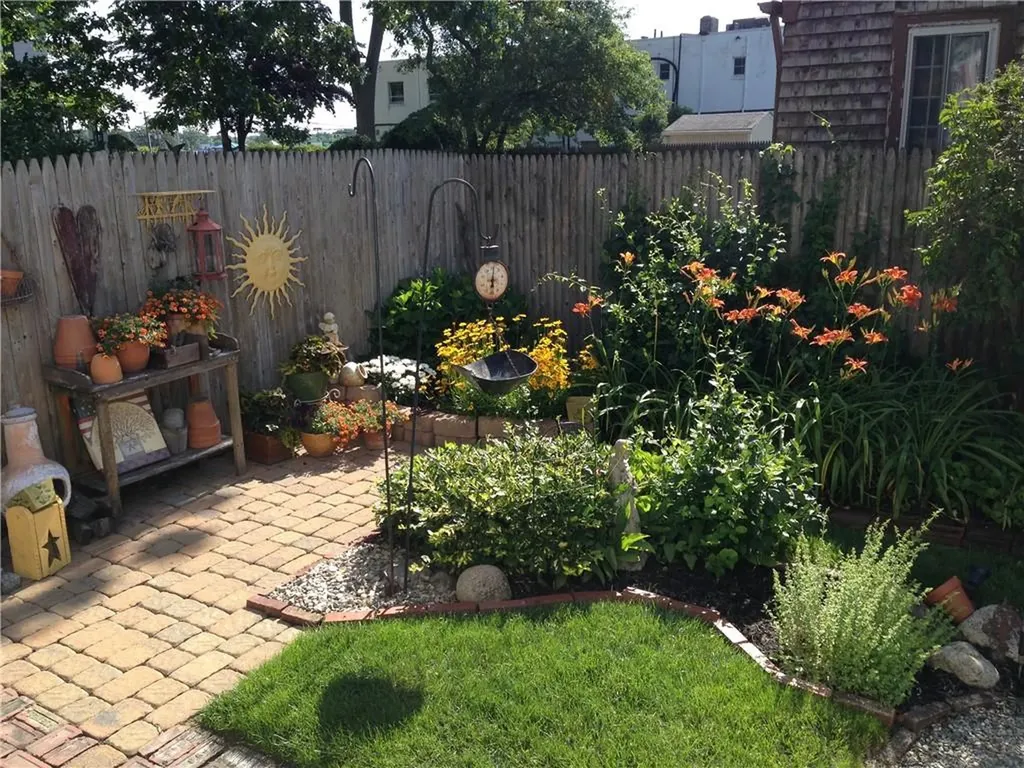 25 Haverford Road Warwick RI 02886