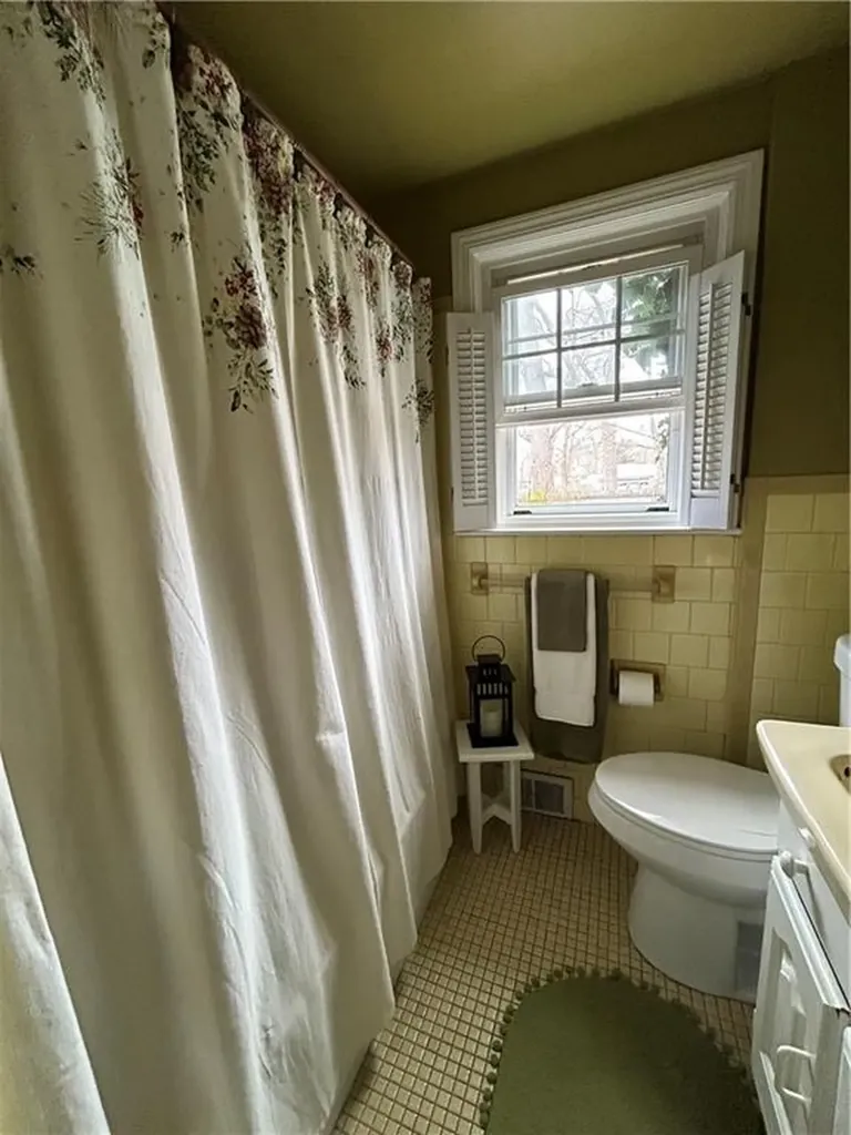 25 Haverford Road Warwick RI 02886