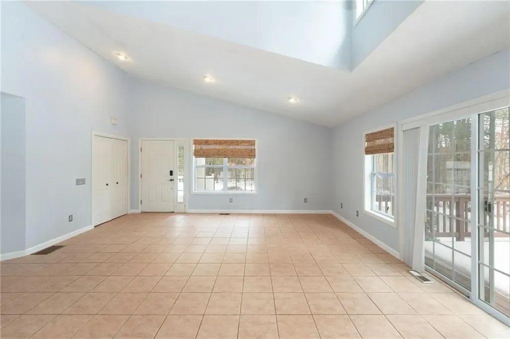 27 Alpine Way North Smithfield RI 02876