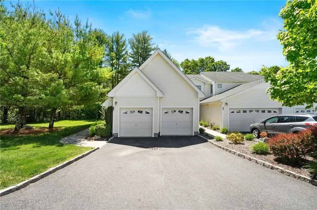 27 Alpine Way North Smithfield RI 02876