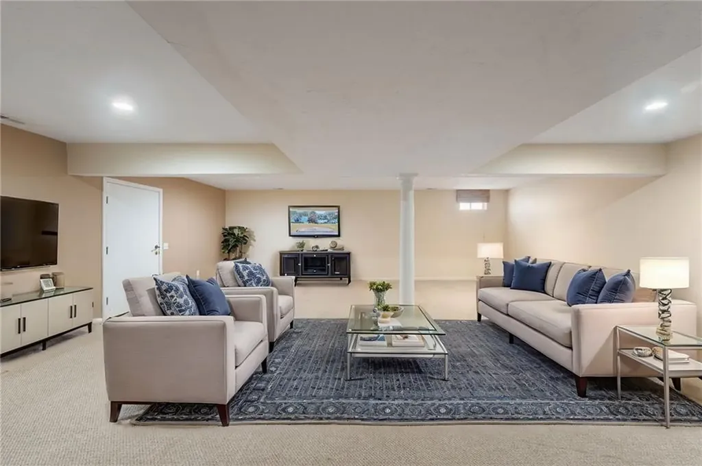 27 Alpine Way North Smithfield RI 02876