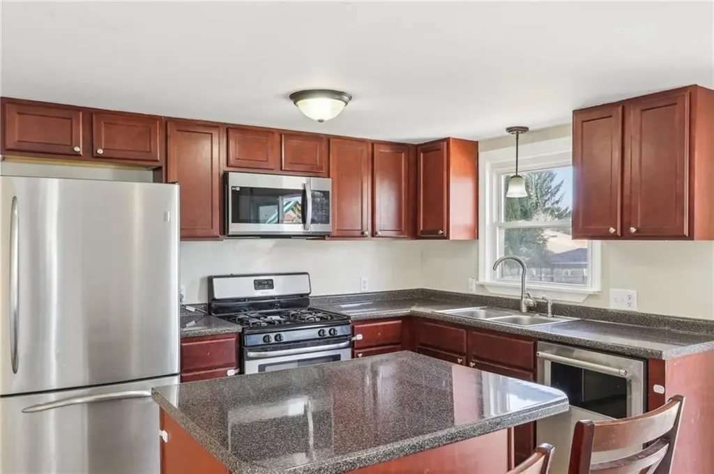 37 Pleasant View Drive North Providence RI 02904