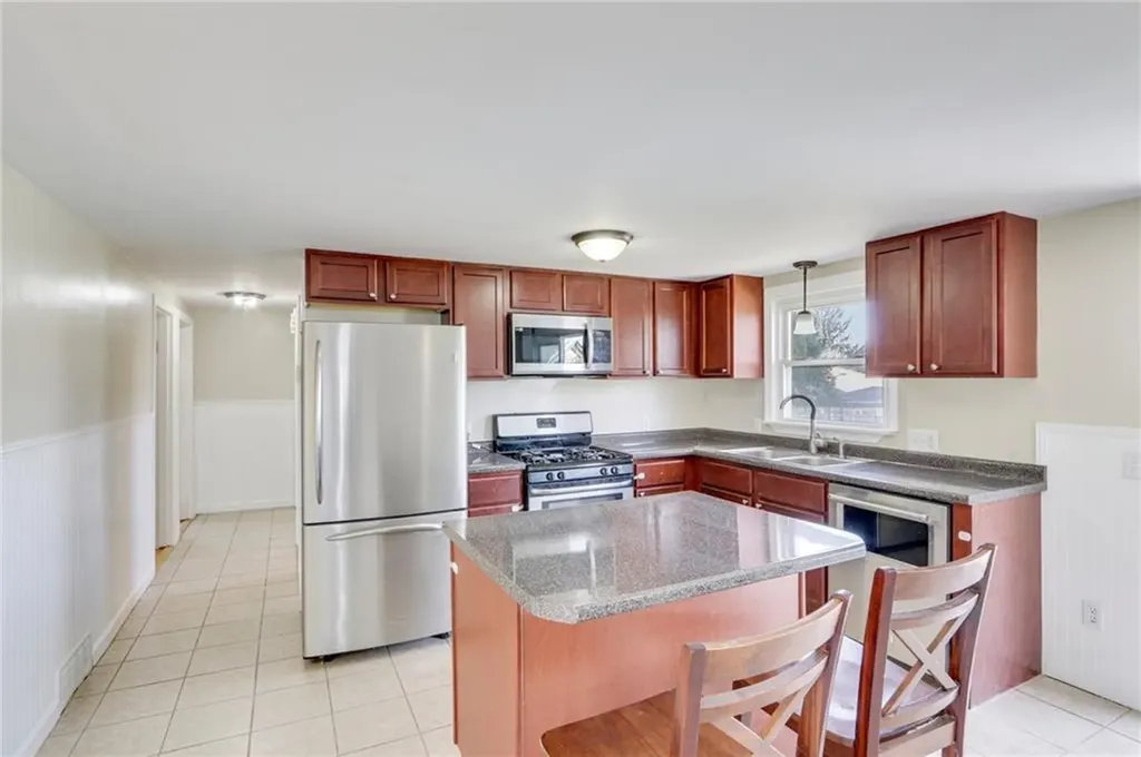 37 Pleasant View Drive North Providence RI 02904