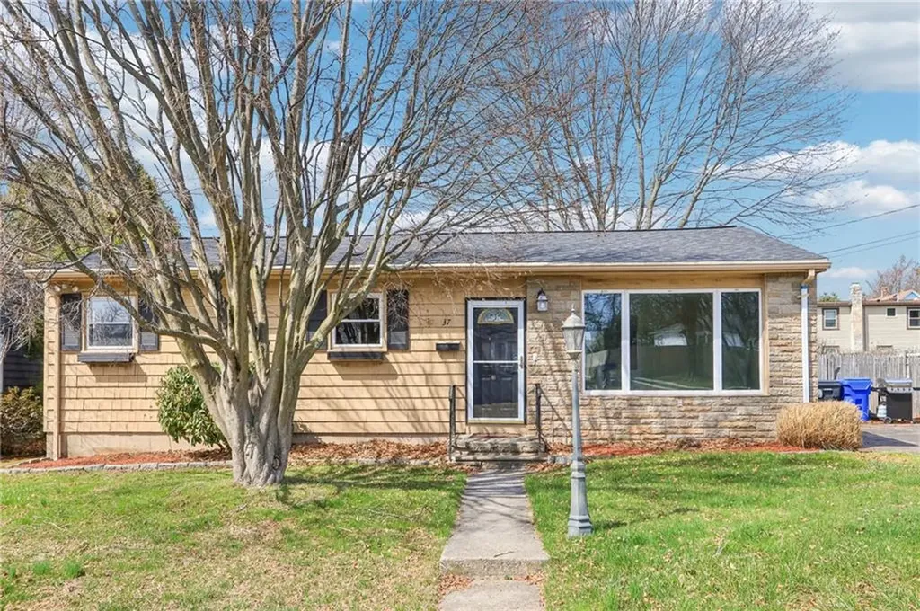 37 Pleasant View Drive North Providence RI 02904