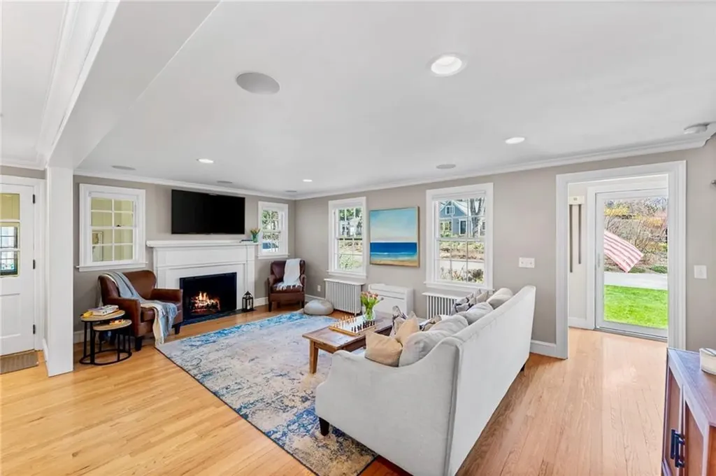 243 Gorton Lake Boulevard Warwick RI 02886