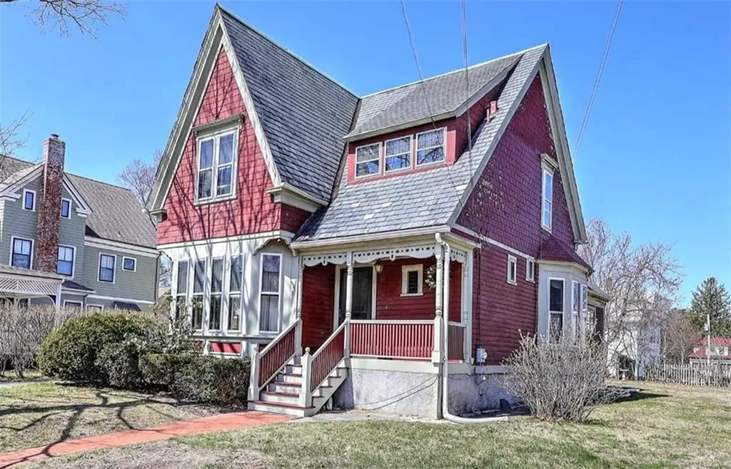 81 Arnold Avenue Cranston RI 02905