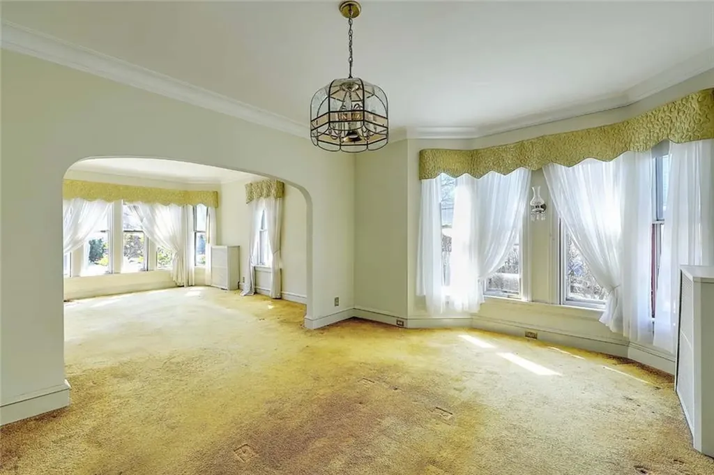 81 Arnold Avenue Cranston RI 02905