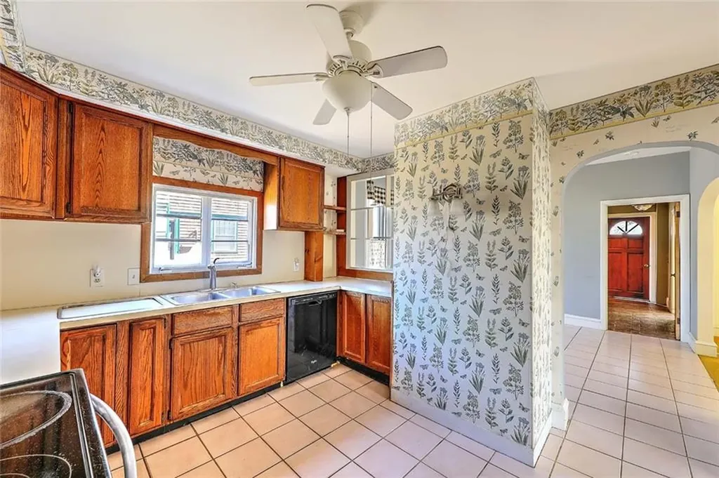 81 Arnold Avenue Cranston RI 02905