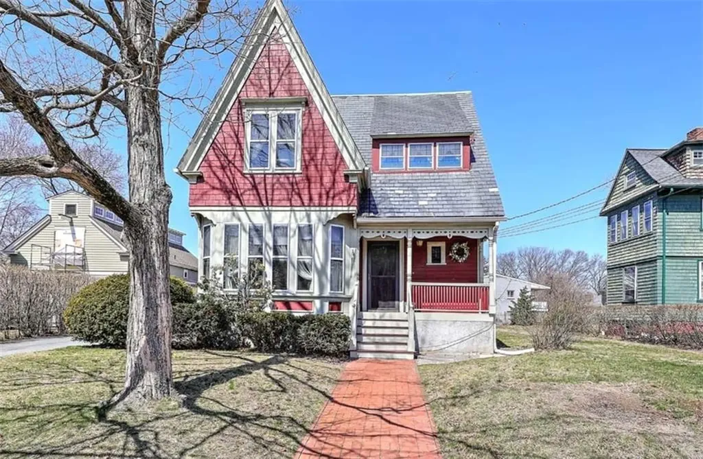 81 Arnold Avenue Cranston RI 02905