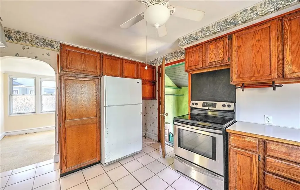 81 Arnold Avenue Cranston RI 02905