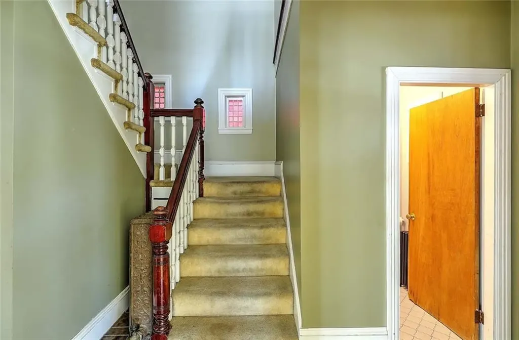 81 Arnold Avenue Cranston RI 02905