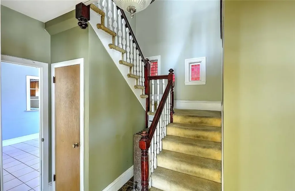 81 Arnold Avenue Cranston RI 02905