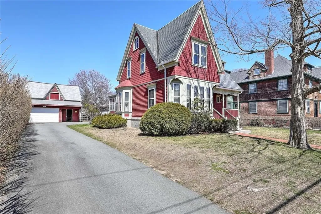 81 Arnold Avenue Cranston RI 02905