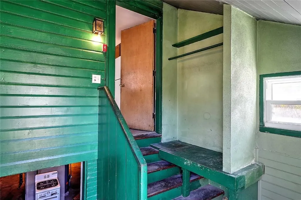 81 Arnold Avenue Cranston RI 02905