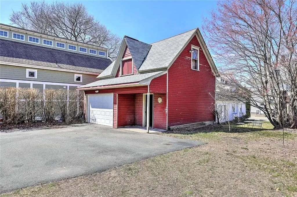 81 Arnold Avenue Cranston RI 02905