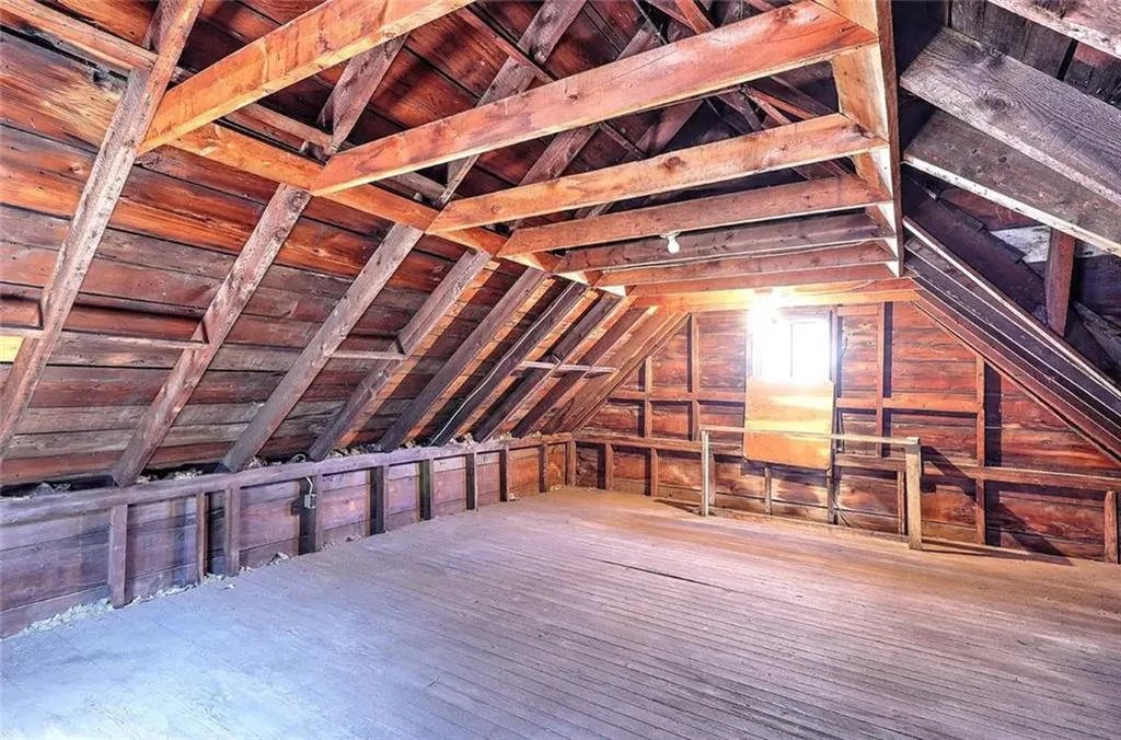 81 Arnold Avenue Cranston RI 02905