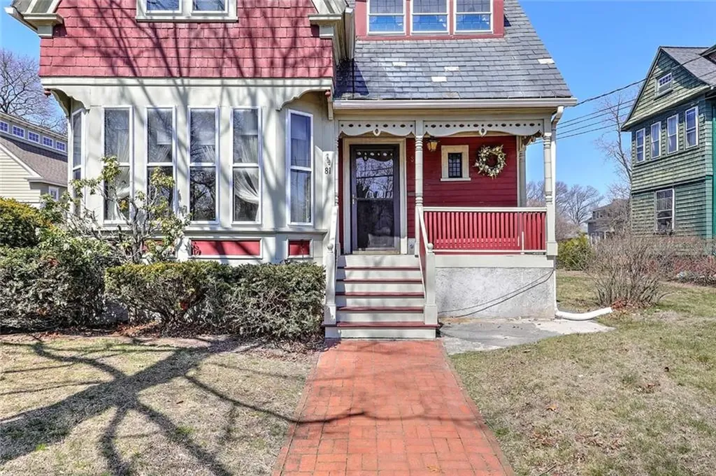 81 Arnold Avenue Cranston RI 02905