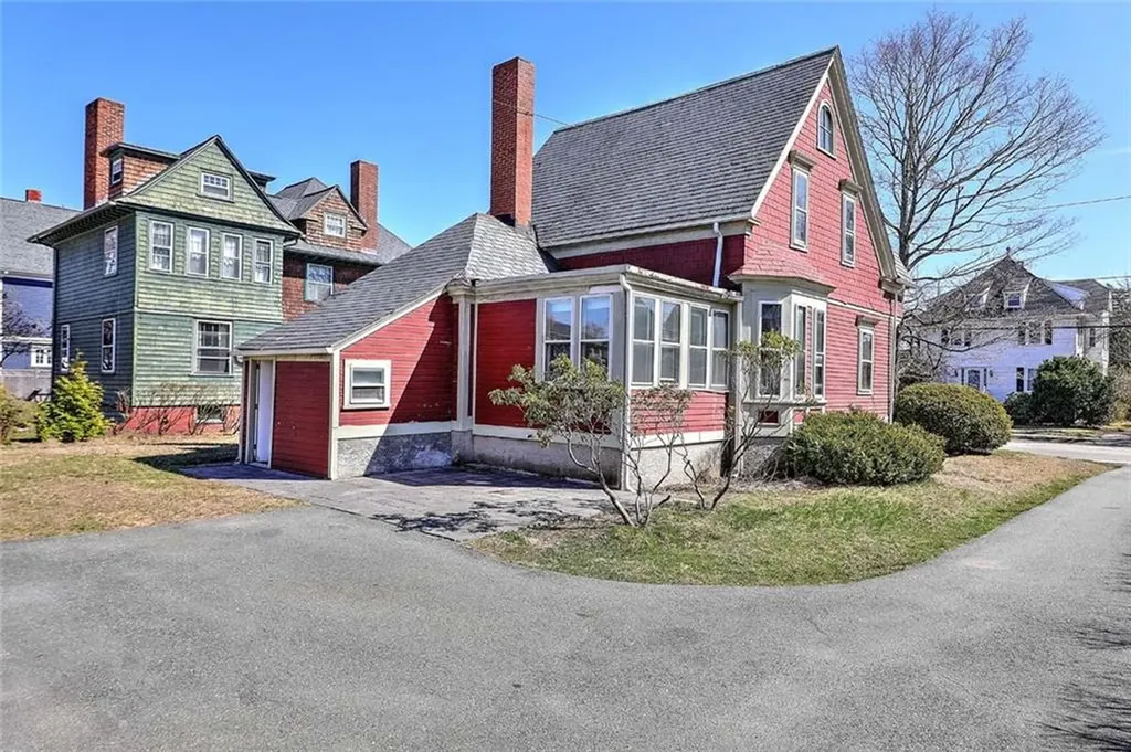 81 Arnold Avenue Cranston RI 02905