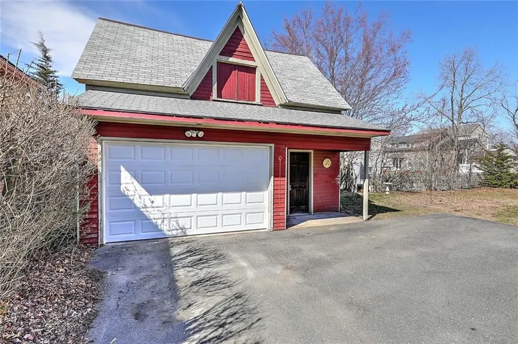 81 Arnold Avenue Cranston RI 02905