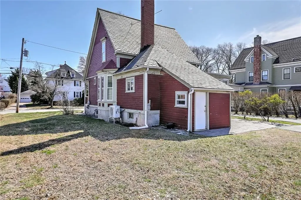 81 Arnold Avenue Cranston RI 02905