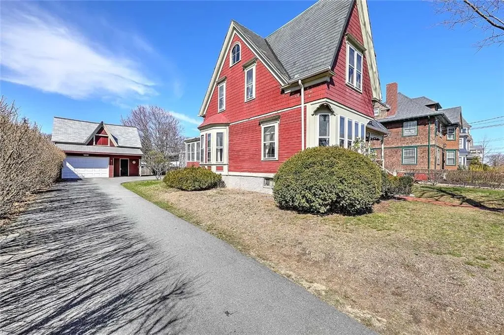 81 Arnold Avenue Cranston RI 02905