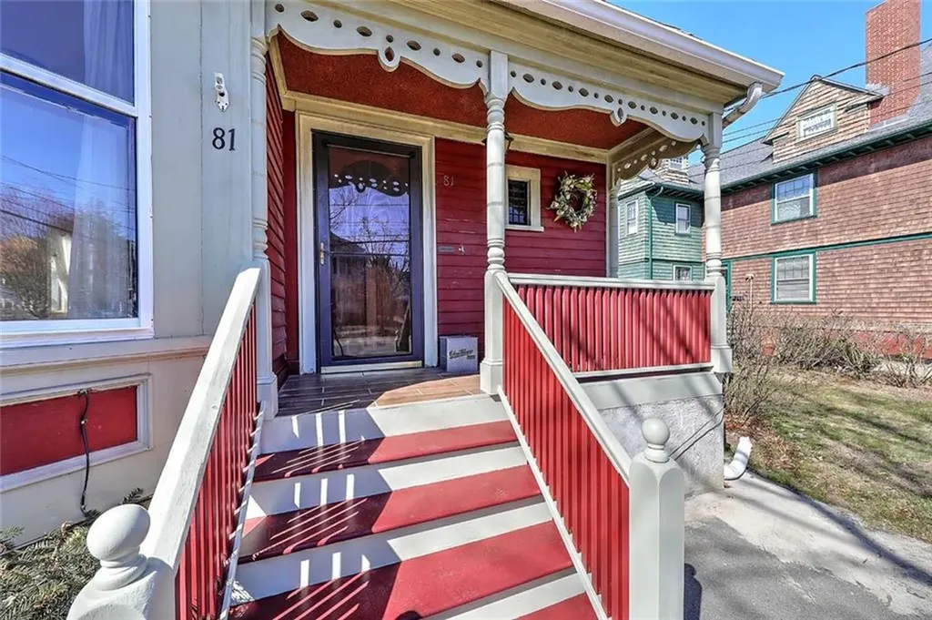 81 Arnold Avenue Cranston RI 02905