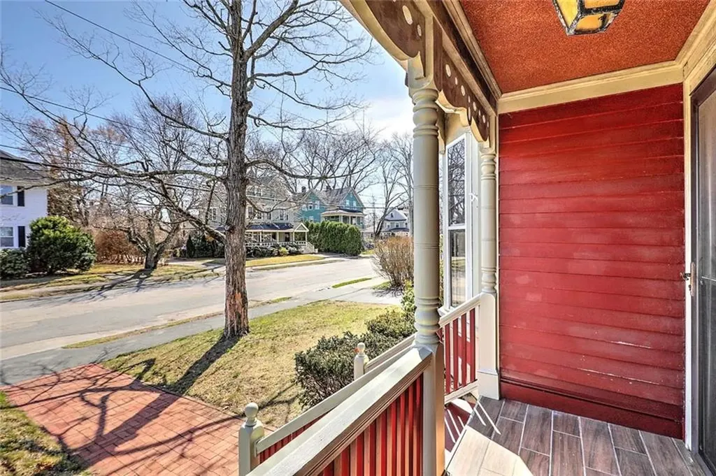 81 Arnold Avenue Cranston RI 02905