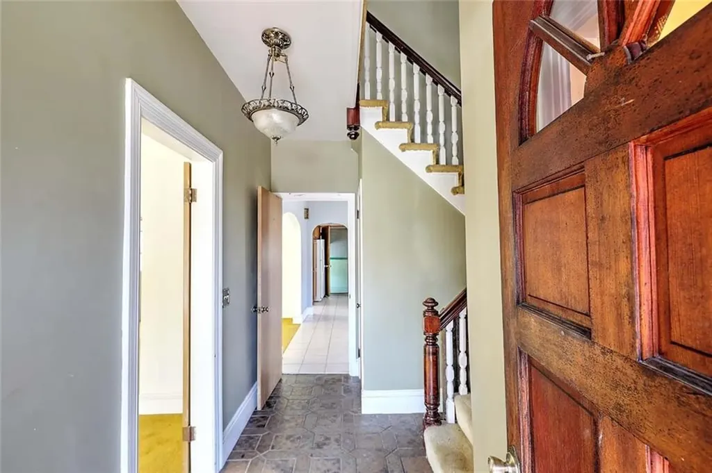 81 Arnold Avenue Cranston RI 02905