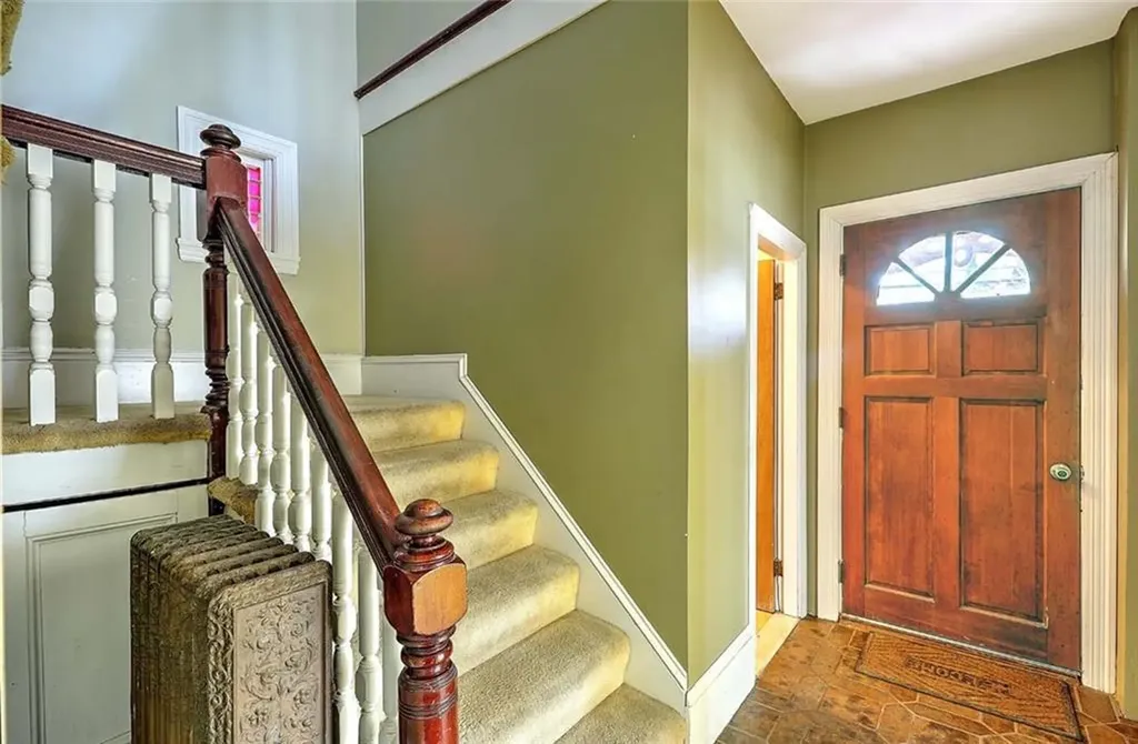 81 Arnold Avenue Cranston RI 02905