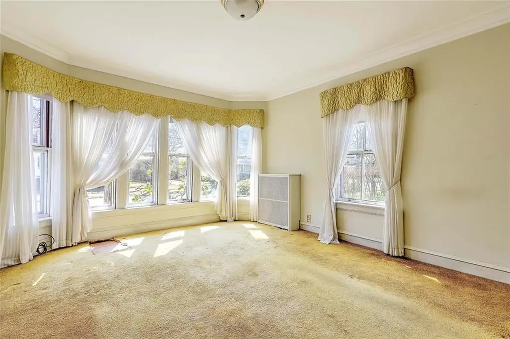 81 Arnold Avenue Cranston RI 02905