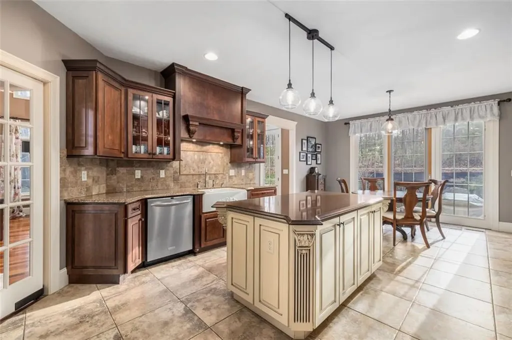 28 Jenna Way Cumberland RI 02864