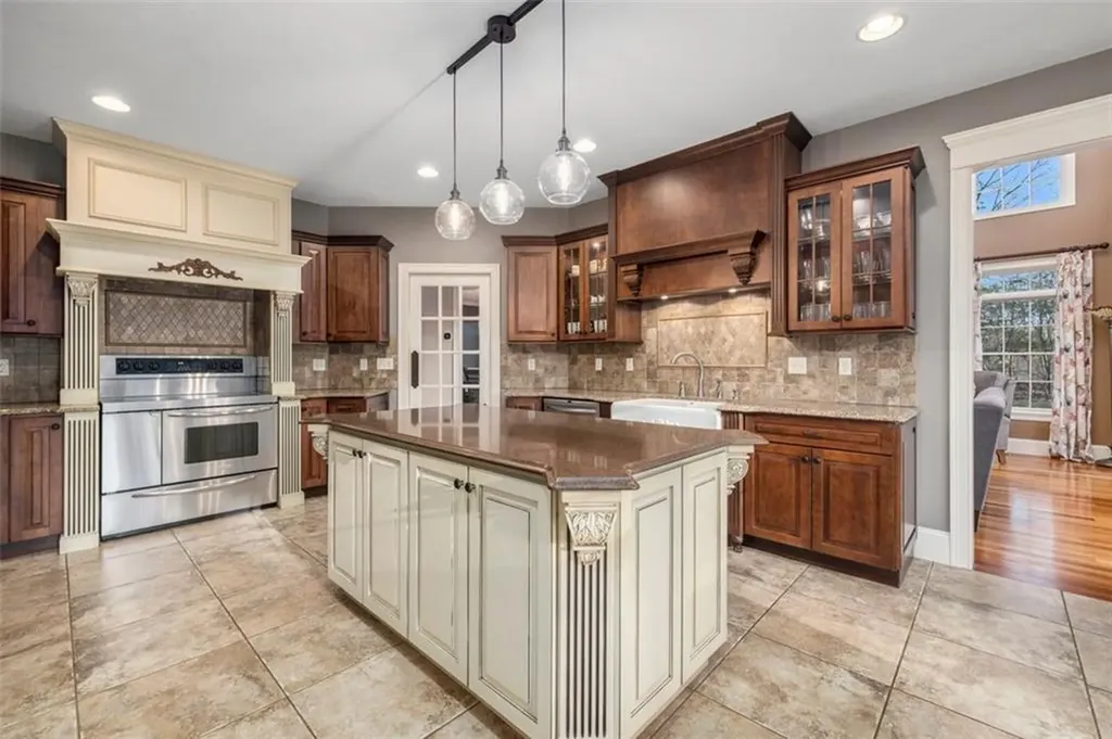 28 Jenna Way Cumberland RI 02864