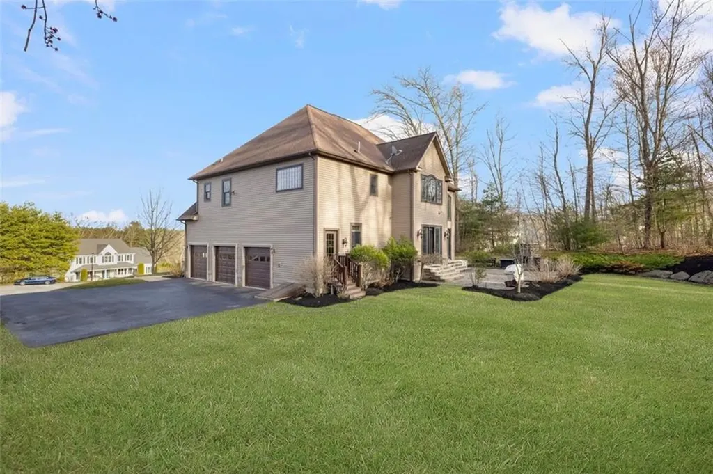 28 Jenna Way Cumberland RI 02864