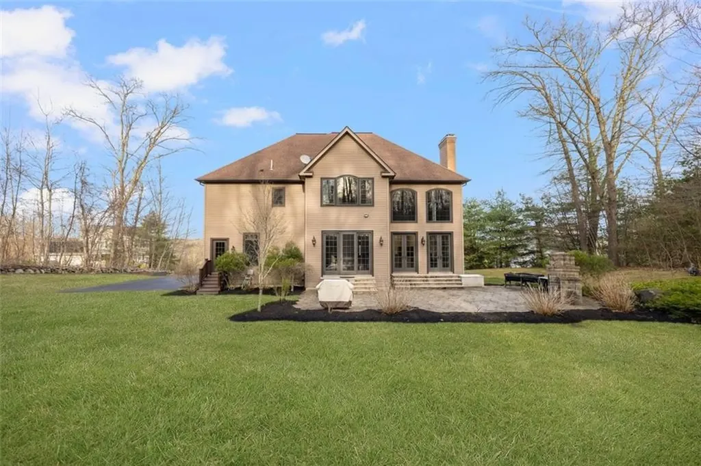 28 Jenna Way Cumberland RI 02864