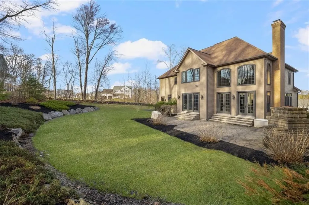 28 Jenna Way Cumberland RI 02864