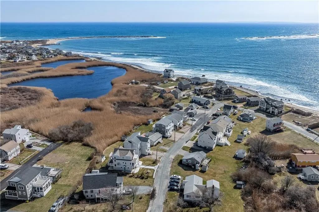 16 Elm Avenue Narragansett RI 02882