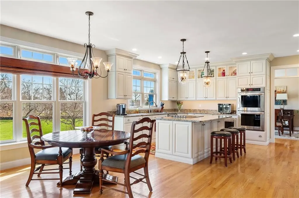 50 Elizabeth Lane Middletown RI 02842