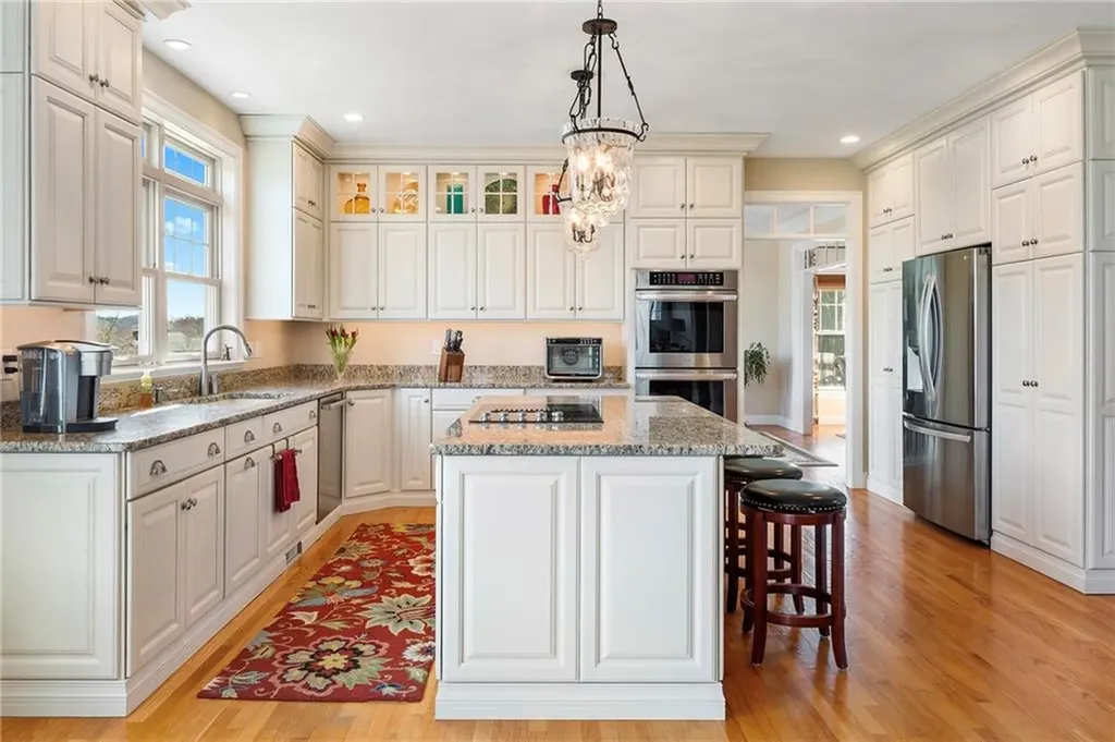 50 Elizabeth Lane Middletown RI 02842